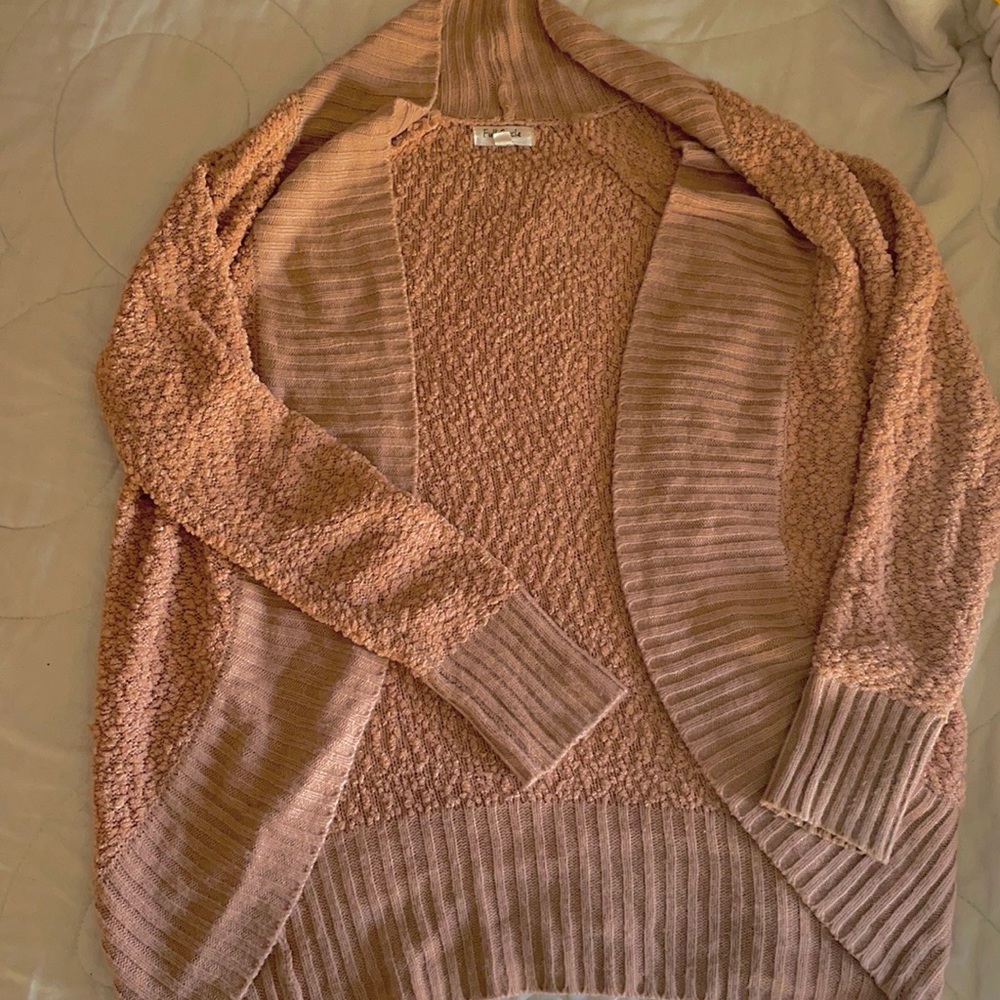 FULL CIRCLE’s trend rose gold cardigan